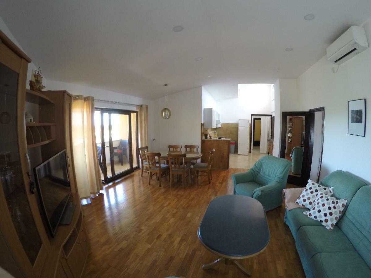 Apartman Koralj Lägenhet Pula Exteriör bild